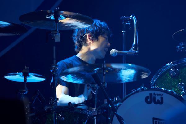 BUMP OF CHICKENが2年8カ月ぶりに有観客ライブ開催、結成25周年を3万人と祝福