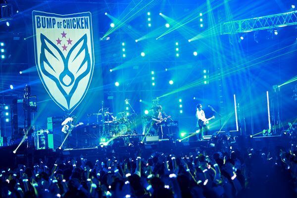 BUMP OF CHICKENが2年8カ月ぶりに有観客ライブ開催、結成25周年を3万人と祝福