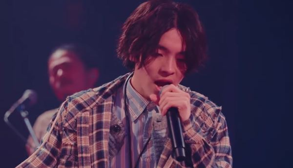 imase、MV再生数が1,000万回を突破した「NIGHT DANCER」のライブ映像を公開