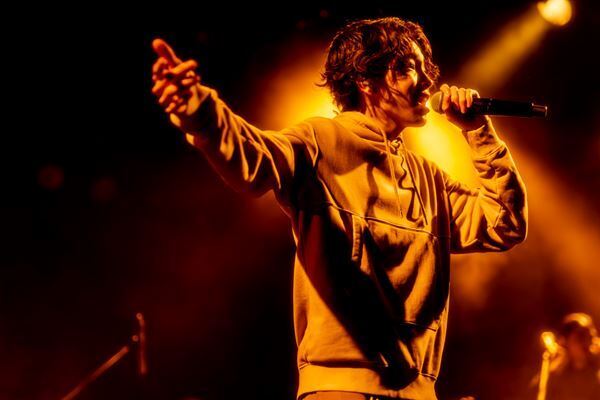 【ライブレポート】スペシャルゲストも登場したimase 1st Live『POP OVER』（追加公演）