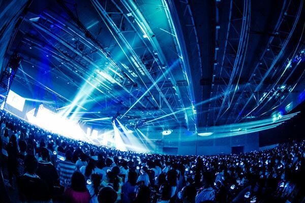 NiziU、初の全国ツアーが福岡で開幕「ここまで来られたのは“WithU”のおかげ」