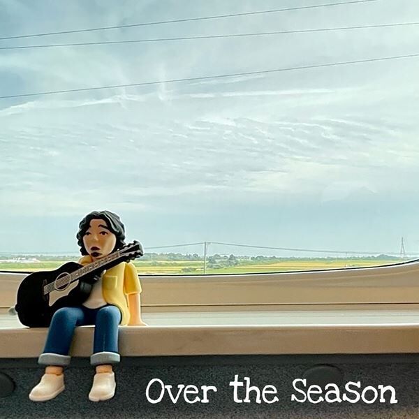 斉藤和義、サンドアートで制作された「Over the Season」MVプレミア公開決定　話題のフィギュア“斉藤フタ義”の販売も