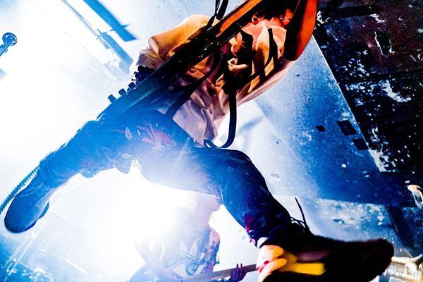 【ライブレポート】Wienners、全国20カ所のツーマンツアー初日　「俺たちの音楽に携わってくれた人を助けたい」