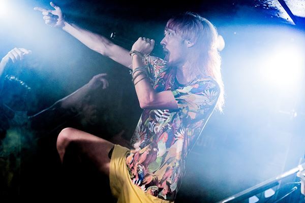 【ライブレポート】Wienners、全国20カ所のツーマンツアー初日　「俺たちの音楽に携わってくれた人を助けたい」