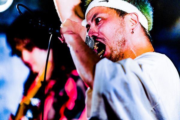 【ライブレポート】Wienners、全国20カ所のツーマンツアー初日　「俺たちの音楽に携わってくれた人を助けたい」