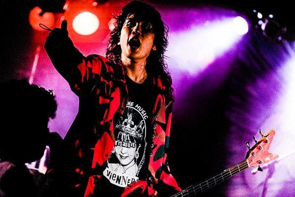 【ライブレポート】Wienners、全国20カ所のツーマンツアー初日　「俺たちの音楽に携わってくれた人を助けたい」