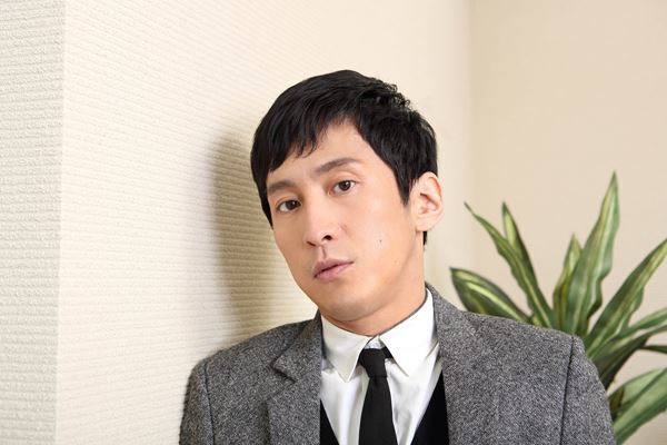 【『スリル・ミー』キャスト対談第2弾】　成河×福士誠治 ～“資本主義の病”を描く旅人ペア～