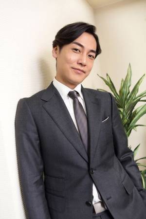 【『スリル・ミー』キャスト対談第2弾】　成河×福士誠治 ～“資本主義の病”を描く旅人ペア～