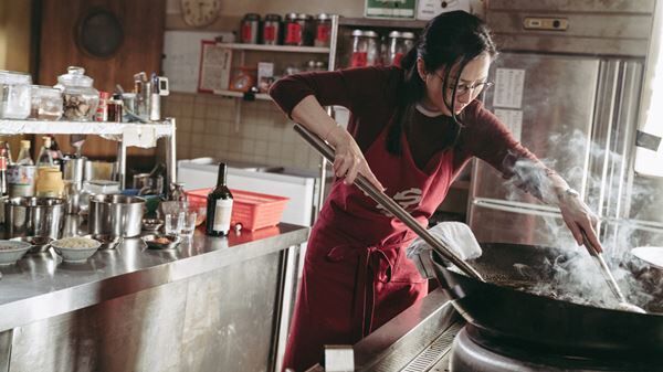 【おとな向け映画ガイド】香港の巨匠アン・ホイに注目！ ドキュメンタリー『我が心の香港』、プロデュース作品『花椒の味 』が同時期公開