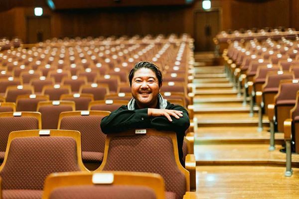 オッフェンバックの喜歌劇『美しきエレーヌ』が上演。土屋神葉が“語り”を担当