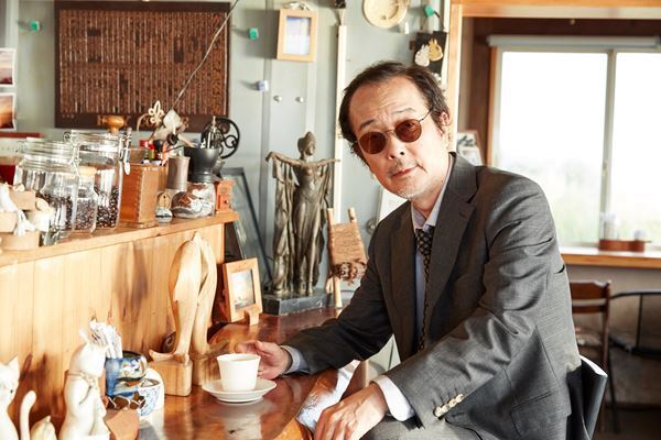 「コーヒーの日」記念、映画『アンダーカレント』リリー・フランキーがコーヒーを淹れる場面写真＆メイキング写真公開