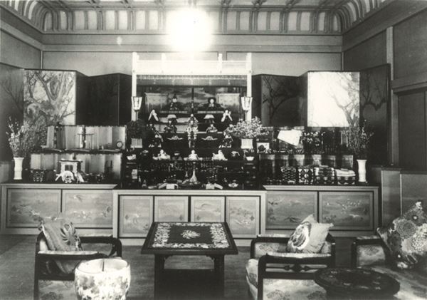 寝殿造り段飾りの雛人形を展示『お雛さま―岩﨑小彌太邸へようこそ』2月18日より開催