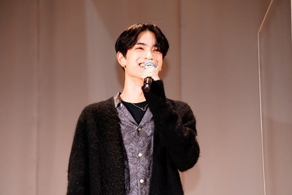 なにわ男子・高橋恭平が関西弁で胸キュンセリフを披露　映画『千輝くん』バレンタインイベントで女子校にサプライズ登場