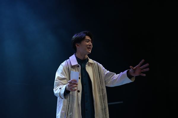 伊藤健太郎が“真実”を探究する編集部員に、舞台『背信者』開幕＆配信スタート