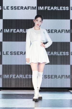 LE SSERAFIMが日本デビューショーケースイベントを開催　SAKURA「これからもずっと一緒に歩んで」