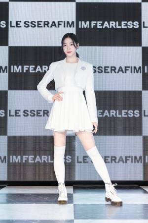 LE SSERAFIMが日本デビューショーケースイベントを開催　SAKURA「これからもずっと一緒に歩んで」