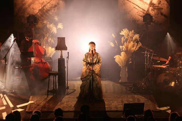 小柳ゆき「壁、突破するけど、お前らついてこれっか？」圧巻の歌唱力を見せつけた『カミナヅキの音楽会』レポート