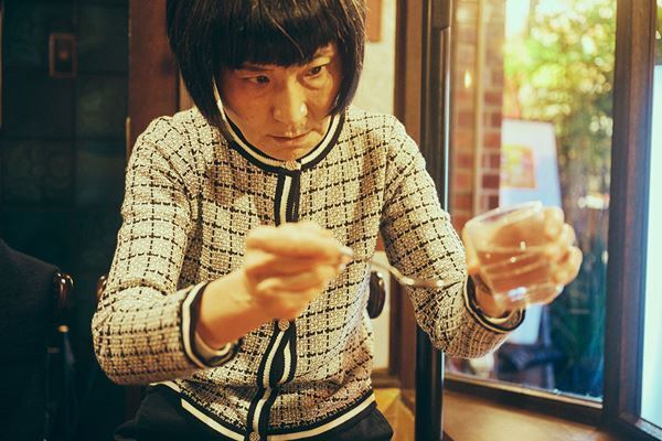 片桐はいり×岡田利規 対談 喫茶店上演の『あなたが彼女にしてあげられることは何もない』