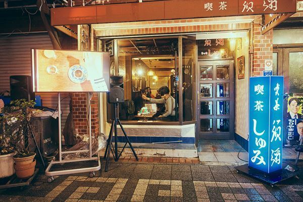 片桐はいり×岡田利規 対談 喫茶店上演の『あなたが彼女にしてあげられることは何もない』