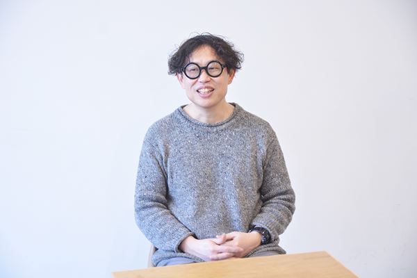 片桐はいり×岡田利規 対談 喫茶店上演の『あなたが彼女にしてあげられることは何もない』