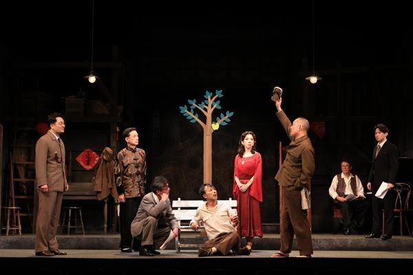 高橋和也、霧矢大夢ら出演　こまつ座『連鎖街のひとびと』舞台写真＆コメント到着