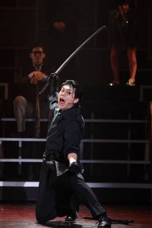 室龍太「ヤバイ作品が世に放たれます！」　昭和の名作映画を舞台化した『危いことなら銭になる』開幕