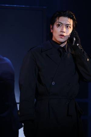 室龍太「ヤバイ作品が世に放たれます！」　昭和の名作映画を舞台化した『危いことなら銭になる』開幕