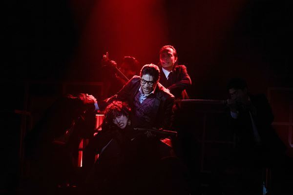 室龍太「ヤバイ作品が世に放たれます！」　昭和の名作映画を舞台化した『危いことなら銭になる』開幕