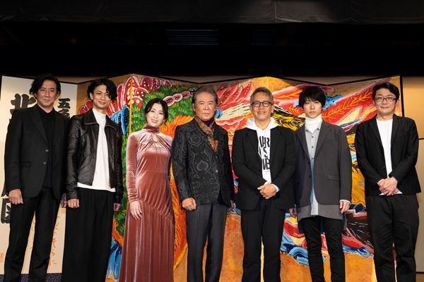 舞台「『画狂人北斎』―2023―」制作発表に西岡徳馬、雛形あきこ、宮本亞門らが登壇「徳馬さんは北斎そのもの」