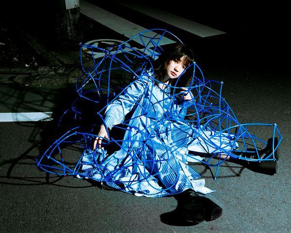 にしな、LINE CUBE SHIBUYA公演を含むワンマンツアー開催　新曲「1999」MV公開＆トーク生配信も