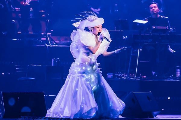 MISIA、デビュー25周年記念ライヴで灯した未来への希望「皆さんは私にとっての光」