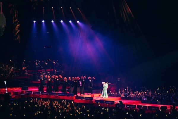 MISIA、デビュー25周年記念ライヴで灯した未来への希望「皆さんは私にとっての光」