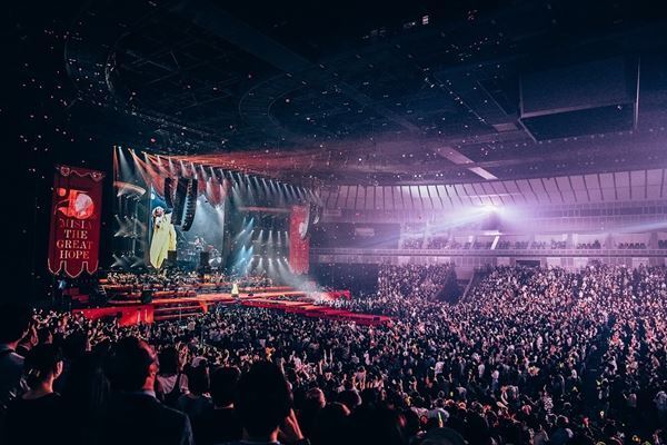 MISIA、デビュー25周年記念ライヴで灯した未来への希望「皆さんは私にとっての光」