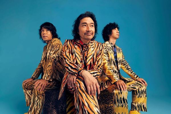 ウルフルズ、新曲「ツーベーコーベー」をカラオケで熱唱する動画を公開