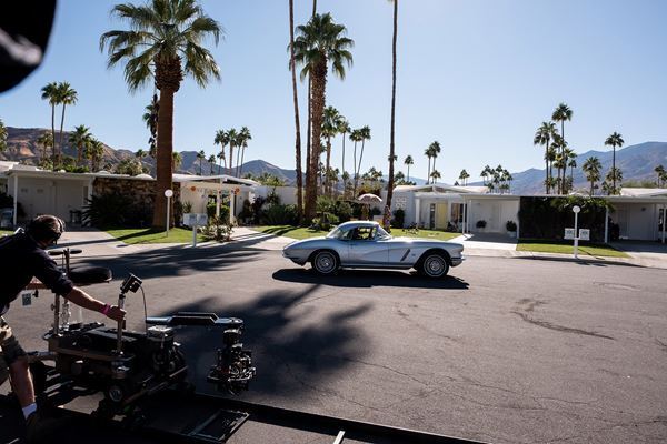 着想は『マトリックス』から!? 『ドント・ウォーリー・ダーリン』監督のウラ話＆メイキング画像公開！