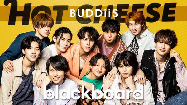 BUDDiiS、未発表曲「HOT CHEESE」を「blackboard」でパフォーマンス