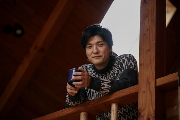 【独占ロングインタビュー】“聴いたことのない「さくら」がここにある”　 森山直太朗、20周年を締めくくる弾き語りベストアルバムを語る