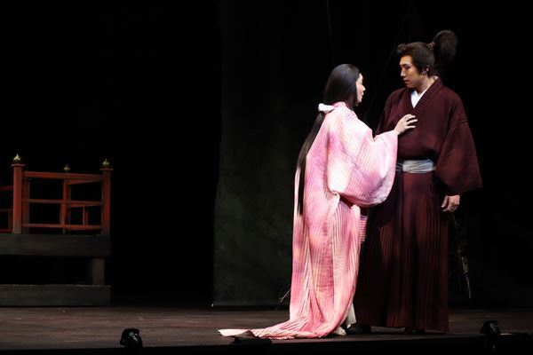 早乙女太一＆倉科カナ『蜘蛛巣城』開幕、人間の“業”を若々しい夫婦に乗せて