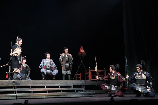 早乙女太一＆倉科カナ『蜘蛛巣城』開幕、人間の“業”を若々しい夫婦に乗せて