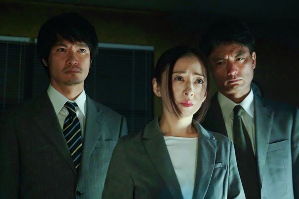 スパイ捜査の成否に揺れるWOWOWドラマ『邪神の天秤 公安分析班』。クールビューティー松雪泰子の静かな熱演に注目