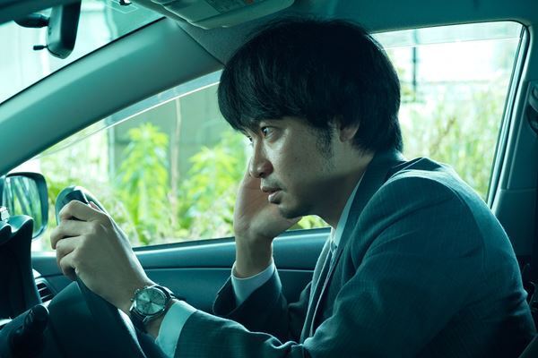 スパイ捜査の成否に揺れるWOWOWドラマ『邪神の天秤 公安分析班』。クールビューティー松雪泰子の静かな熱演に注目