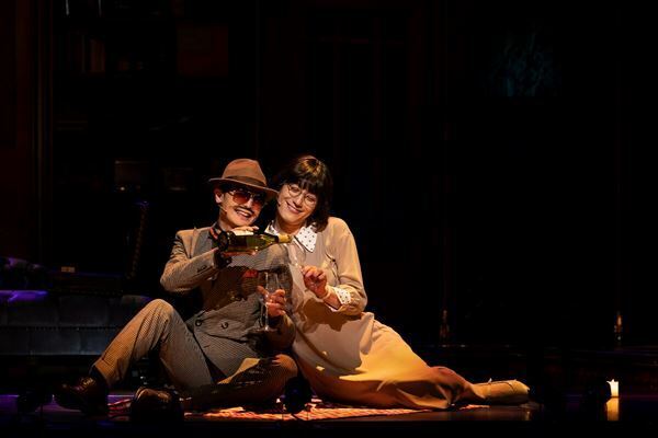 ミュージカル『ダブル・トラブル』TeamE開幕　上口耕平と水田航生のコメント&舞台写真到着