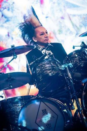 BUCK-TICK、ニューアルバム『異空 -IZORA-』を引っ提げた全国ツアー初日のオフィシャルレポート到着