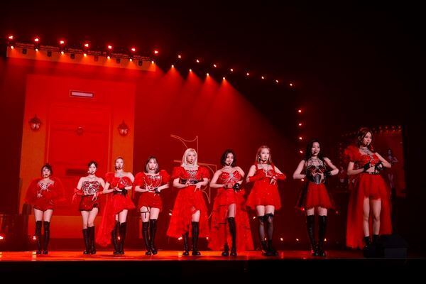 TWICE「ここに立たせてくれて本当にありがとう」　ワールドツアー「TWICE 4TH WORLD TOUR 'III' IN JAPAN」日本最終公演レポート