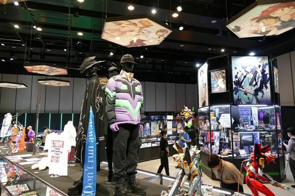 展示総数4000点超！「エヴァ博」が渋谷で開幕　“モノとコト”が織りなすエヴァとファンの物語