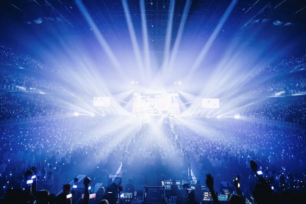 Mrs. GREEN APPLE、フェーズ2の開幕を告げるアリーナ公演『Utopia』オフィシャルレポ