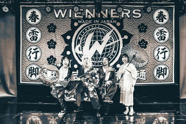 Wienners、“日本”をコンセプトに全22曲披露　ツアー『春雷行脚』千秋楽公演