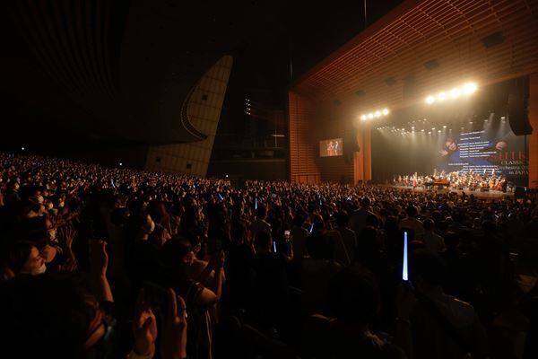 YOSHIKI、4年ぶりとなるクラシカル公演が開幕「ファンのみんなの声と音楽が僕を助けてくれた」