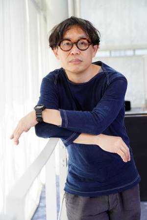 岡田利規×片桐はいり対談  能・音楽・ダンスが融合した『未練の幽霊と怪物』は「すごいエンタメ！」
