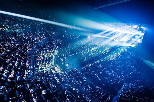 家入レオ、デビュー10周年記念ライブで全国ツアー開催をサプライズ発表「音楽ってなんておもしろいんだ！」